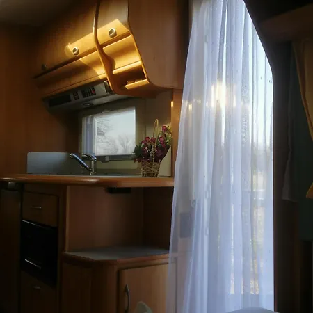 каравана сий-я-на Κάμπινγκ Σωζόπολη