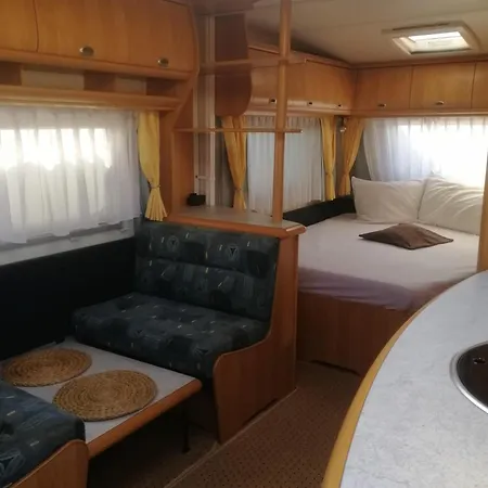 каравана сий-я-на Κάμπινγκ